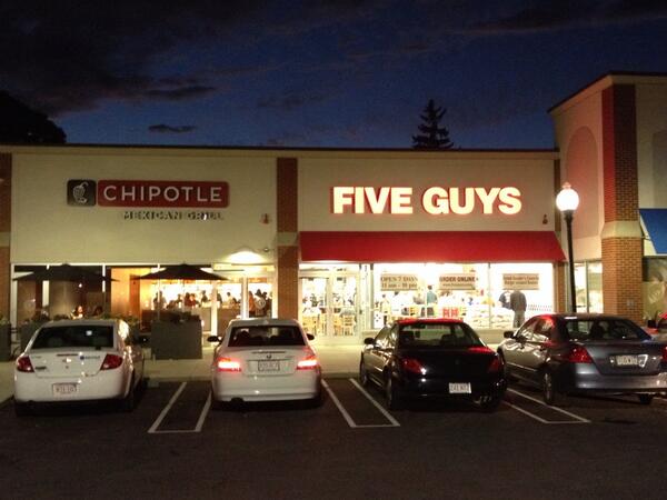 Eli_Sherman's tweet image. .@Chipotle_Tweets and @FiveGuys are poppin&apos; in #Waltham.