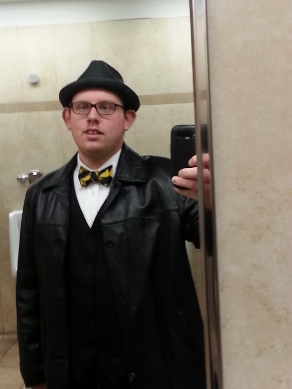 RickyDrop86's tweet image. Rocking the bowtie #canttie #hadhelp