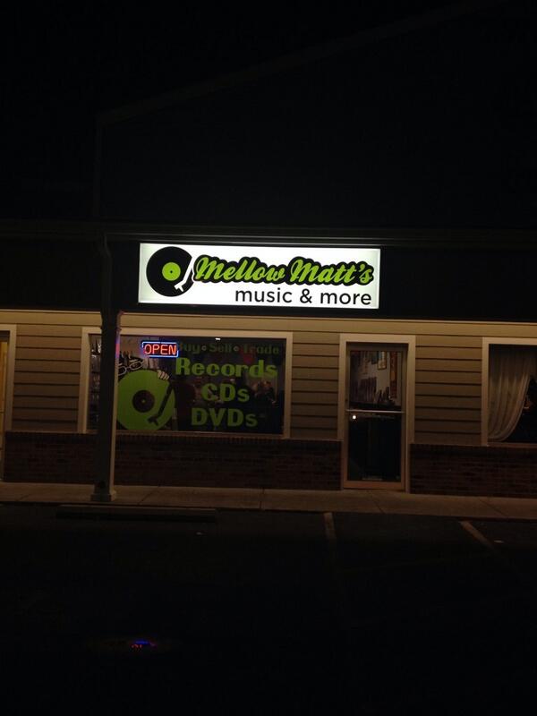 hillarykwiatek's tweet image. Groovy! RT @brianslimnash: ...check it out @CityofBGKY&apos;s newest independent record store! #MellowMatts