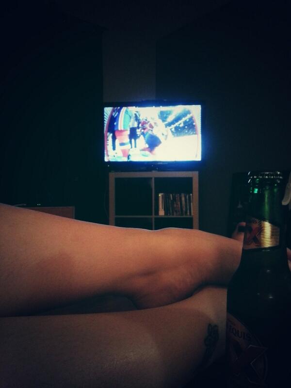 Leggomymegoeggo's tweet image. Just me, my beer and HOCKEY! #thirdperiod #thirdbeer #feelthisinthemorning