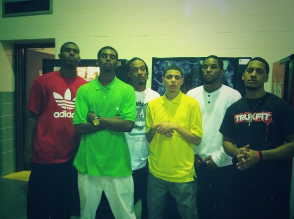 kbritt17's tweet photo. This is what a team look like.... http://t.co/GZpylC1za7