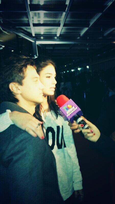 meliysebasmusic's tweet photo. Una foto mas en la alfombra roja de #ElVestidor http://t.co/Tt0mZI3mQ5