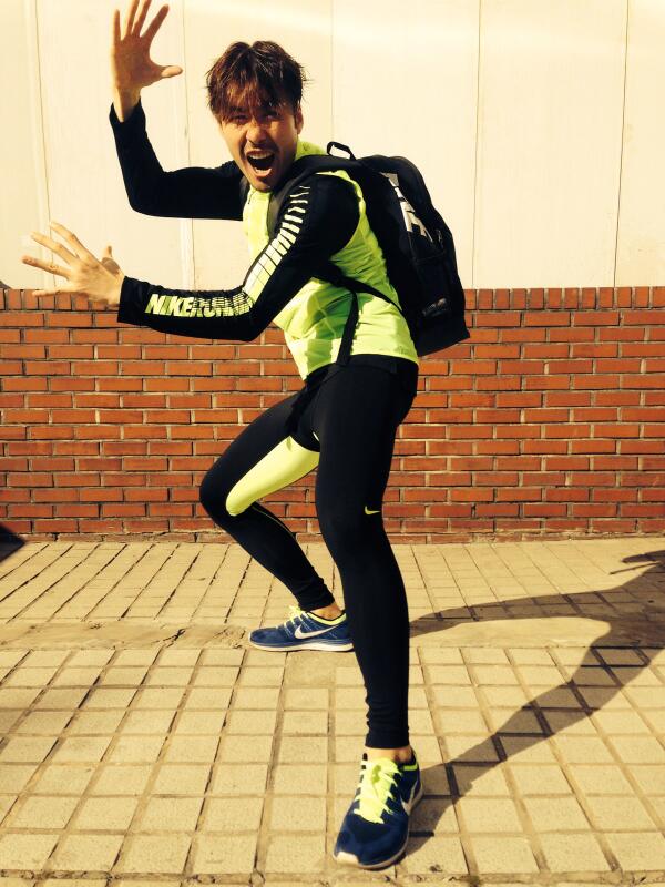 LUCKYHONGCHUL's tweet photo. 으아~~~!!! 정~말 날씨!날씨!날씨! 운동을 안 할 수가 없어!!! 꽂혔어!꽂혔어!ㅋㅋㅋ 젊어져라... 젊어져라... 젊어져라... 아니면 예쁘게 늙어져라...^^ http://t.co/1JOE04N3zk