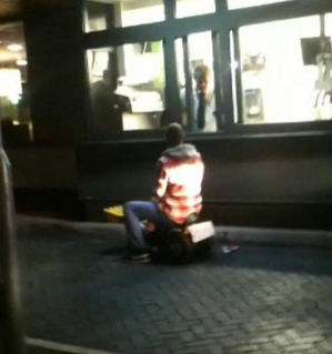 ChataApp's tweet image. Via Chata for Iphone itun.es/gb/LZCBL.i 
McDonalds Drive Thru