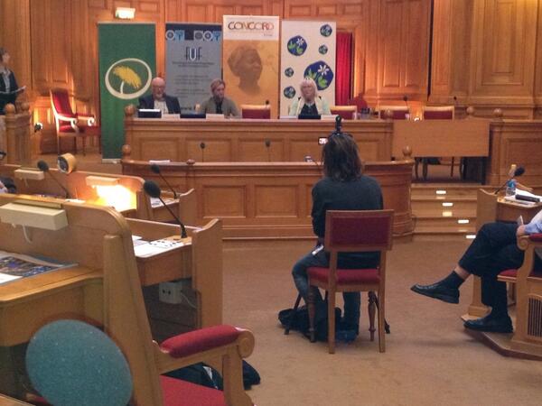 NiklasEklov's tweet photo. Lotta Hedström lyfter #vapenexport som en av 3 knäckfrågorna i #pgu10 http://t.co/CUrkAWoows