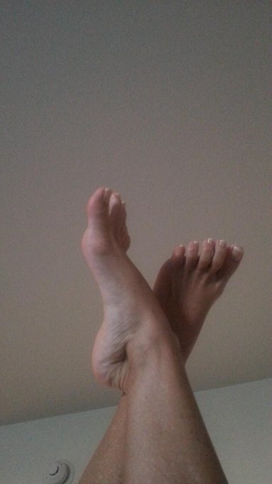 Pretty french pedi:-) http://t.co/ArmWAFsmGU