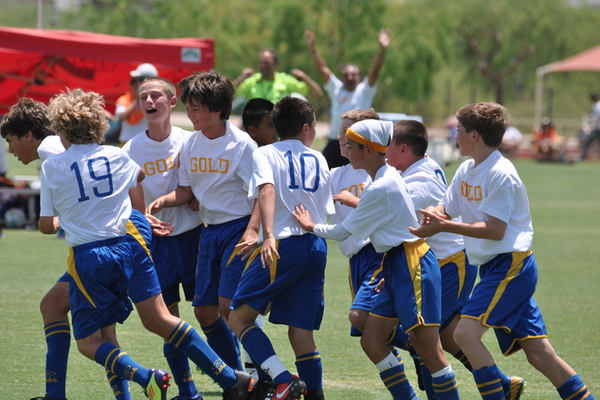 BurlingameSC's tweet photo. Burlingame Gold '99 celebrate after scoring in last years 2012 Far West Regionals in Arizona #BurlingameSC http://t.co/EU7Ucrjxv5