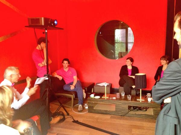Oudofthebox's tweet photo. Voorbereiding op de vragen #ajp2013 de spanning neemt toe! We hopen uw stem http://t.co/mJJINOC7LR http://t.co/CHKM48QuL9
