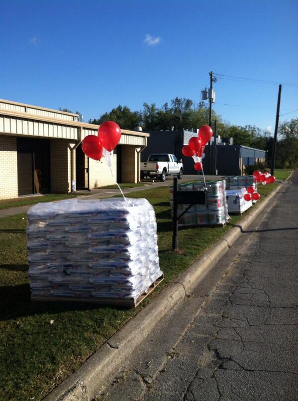 jlenz0201's tweet photo. Excited to at our L&amp;W Supply Birmingham branch today for their customer appreciation event!! @LWSupply http://t.co/0rDm1TcHYr