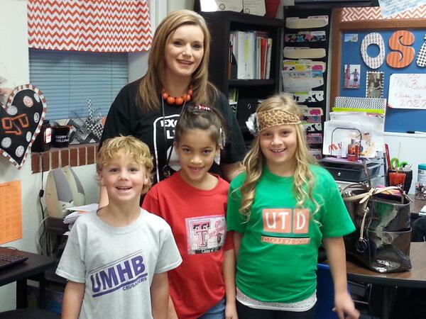 HardinBurk's tweet photo. Wednesday=college shirts #hardiniscollegebound http://t.co/UZGFnnAPVS