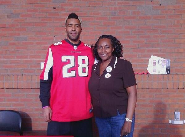 CoolThinks's tweet photo. :) My mom thinks she's cool with @TwentyAte28 @TailgateTeam http://t.co/5UxBNUwVPN