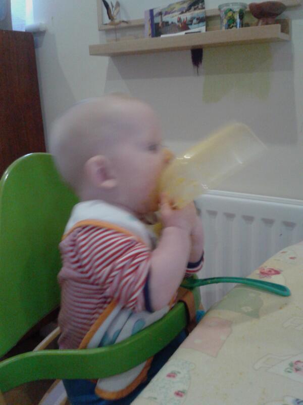 esmewwins's tweet image. I think someone liked daddy's broad bean, carrot and potato mash @tom_wilks #wolfeditdown #weaning