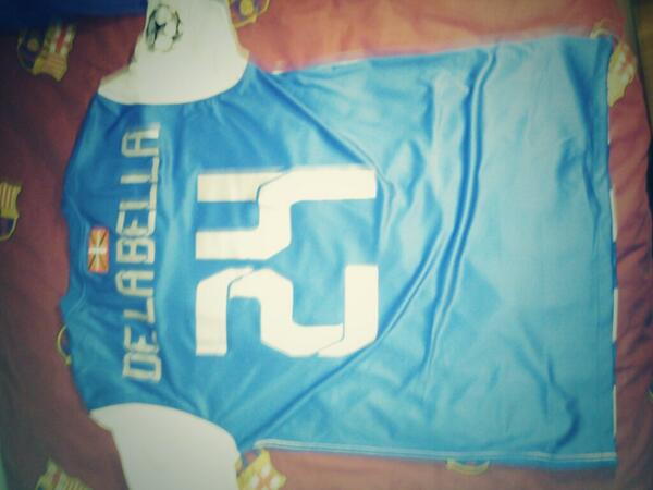eustabilio's tweet photo. hoy nos vestimos de txampionss http://t.co/86zuxf25Z3