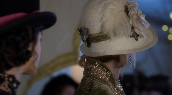 cinjarrella's tweet photo. "Don't stare, Hannah!" "Do you want me to look or not?!" http://t.co/4OhXBDmCTW