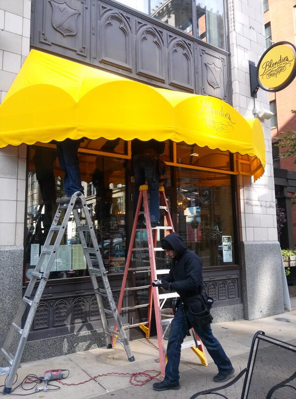 M2ArchStudio's tweet image. There is a new addition in @downtownstlouis.  Congrats on the new canopy @Blondies_WashAv  It looks very vibrant!