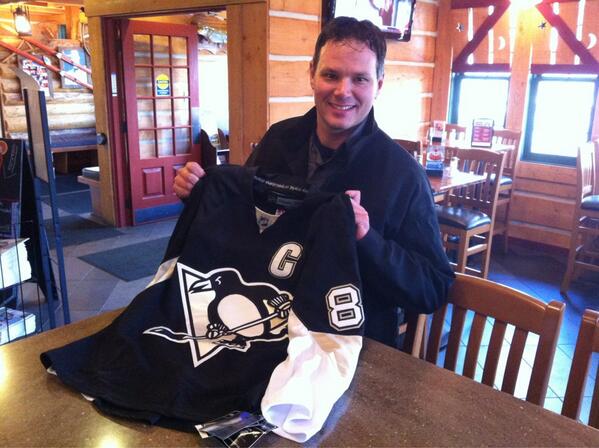 montanaswatrloo's tweet image. Congrats to JERSEY WINNER KEVIN! #crosby #pittsburgh #pengiuns #ilovehockey #NHL #bar #promotions #drinkwithustowin