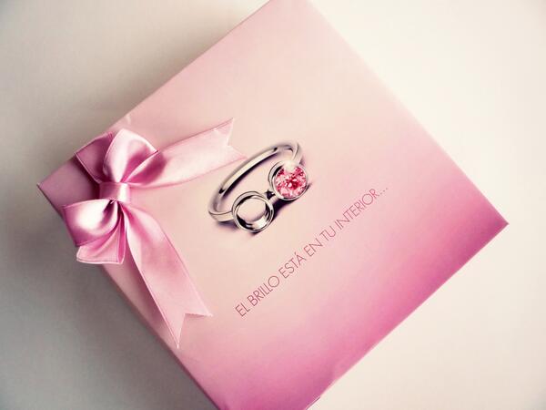 PaoGBS's tweet photo. @monagalilea #AMACMA #Denoir muchísimas gracias por el regalo! Campaña "Las mujeres valientes brillan mucho más" http://t.co/Du0ecs814D