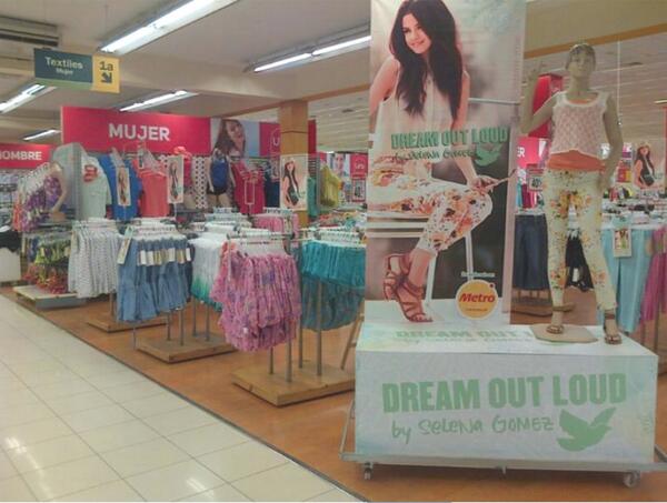 RT @selenagomez: Dream Out Loud has hit Peru at Metro Stores everywhere!!! http://t.co/eXSUN8PK4b