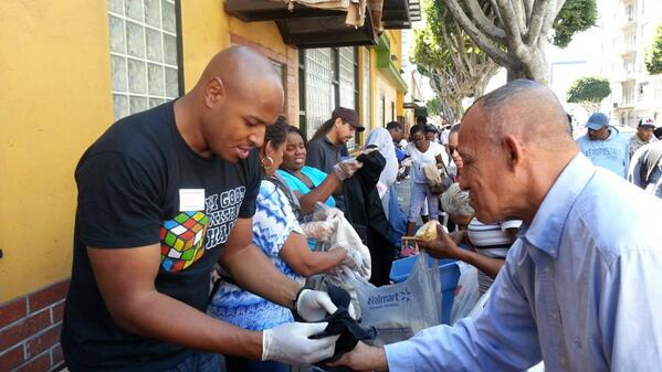 DjPhyzEd's tweet photo. Joined @WeFeedTheHungry here in DTLA! What a Blessing for Me and others in Need.
http://t.co/0AIvZm8dhC http://t.co/2Be3iD2EFk