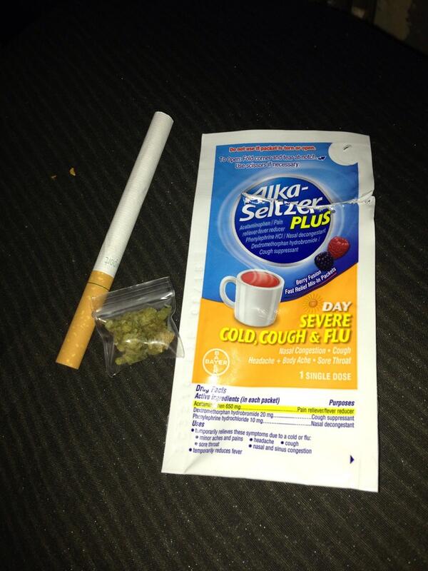 Nanoskiiii's tweet image. This what my nite looking like #houseflow still got this Nasty cold😖