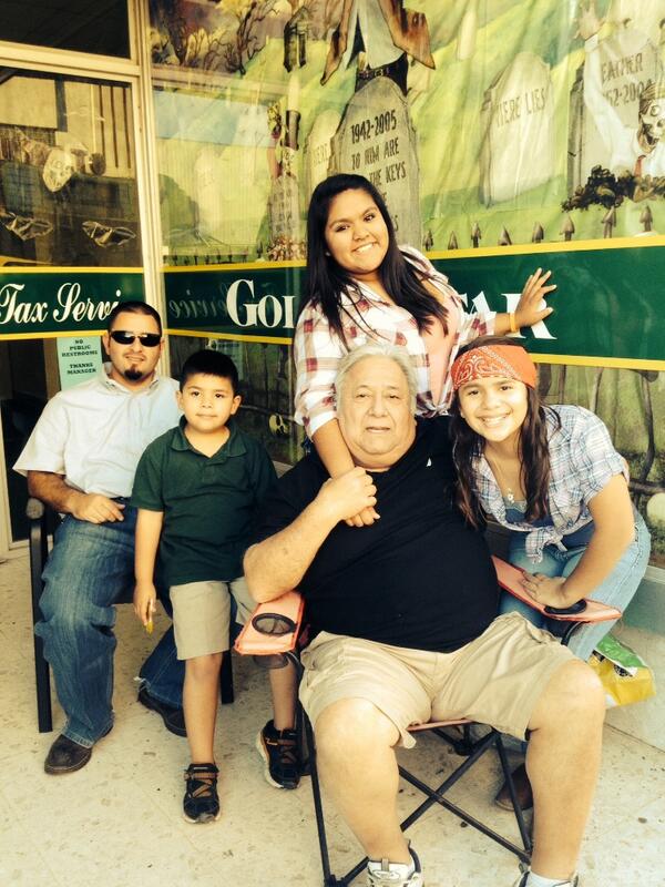Jlopez24's tweet photo. Enjoying the Jim Wells County Parade http://t.co/v3NroDV8pq