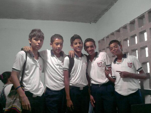 everlezmel's tweet photo. Mis perros, mejores amigos♥ http://t.co/QlTRiV6kOG