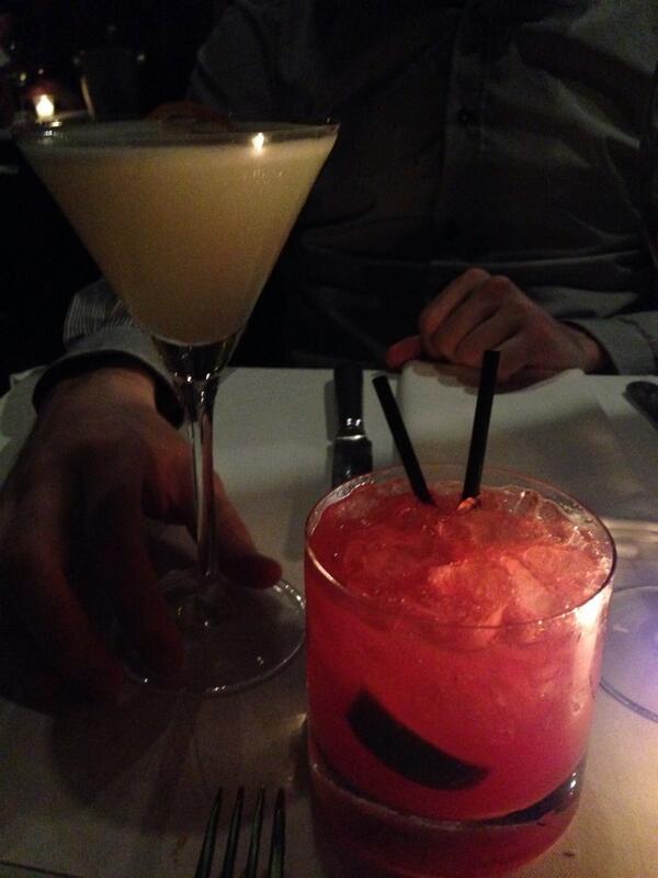 barbiberman's tweet photo. Disfrutando de una rica cena y tragos con @tomk http://t.co/XzN1i22Mh3