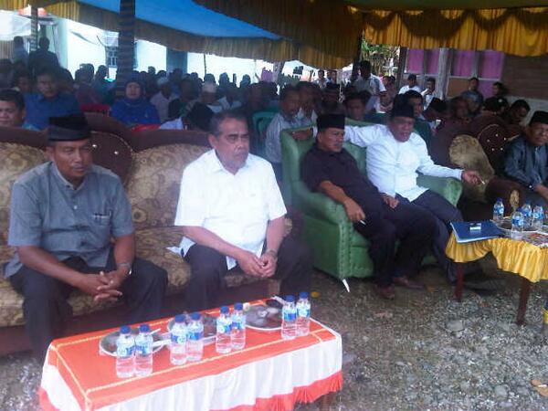 PoskoHA's tweet photo. HA saat duduk bersama datuk bendahara kenegerian rokan IV koto di rokan hulu. http://t.co/pG69ksNig5