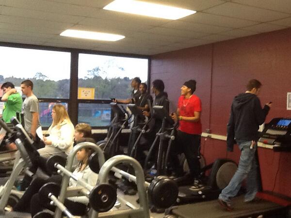 Forbes_PE's tweet photo. @ForbesRoadCTC  checkout #cardio Thursday's #fullparticipation #PE http://t.co/dhenaiCxqM