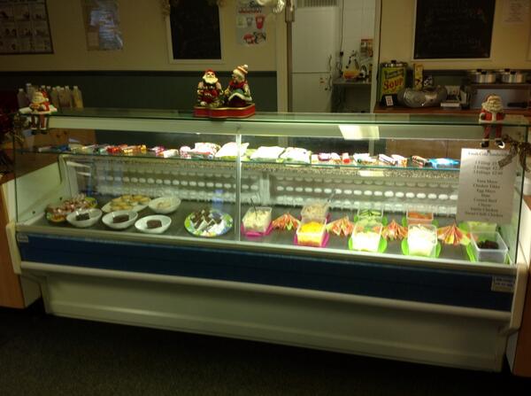 CooltraderNE's tweet image. Walking into a deli is much more inviting when you can see the fresh food on offer! #CounterTopDisplay