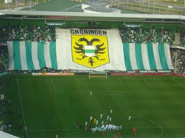 Spandoek van FC Groningen voor FC Groningen-PSV (1-0)
