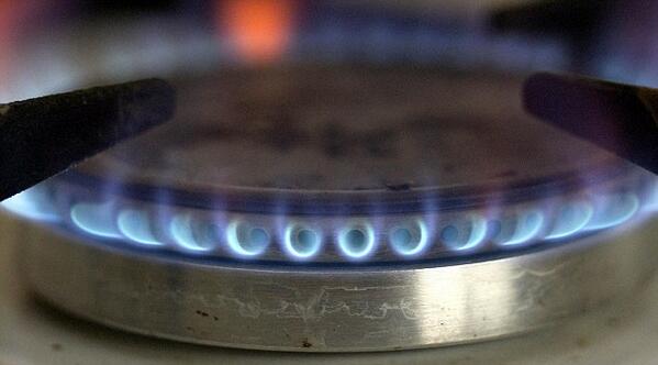 Energy bills: As prices rise for winter, is it really worth switching  thisismoney.co.uk/money/bills/ar…