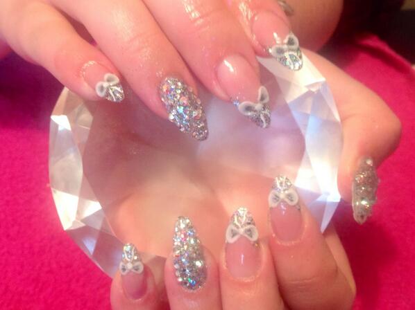 DevineMelanie's tweet photo. Gorgeous sparkly nails ...love them! ...x http://t.co/MBVPIESbg6