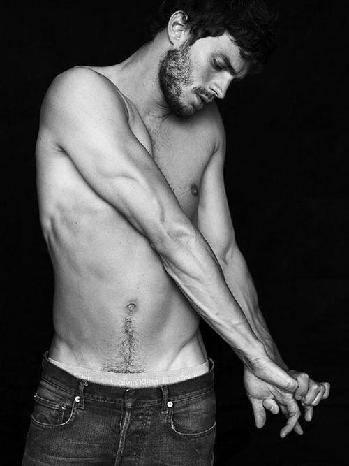 Cosmopolitan_es's tweet photo. ¡Por fin tenemos #ChristianGrey! Su nombre es: Jamie Dornan http://t.co/PBoKBEUUar