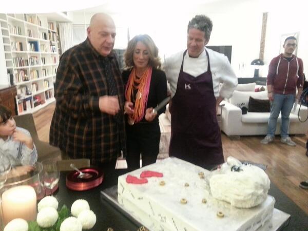 con <a href="/manuelacimmino/">manuela cimmino</a> a divorare la torta di <a href="/ErnstKnam/">Ernst Knam</a> : un'opera d'arte a fette...