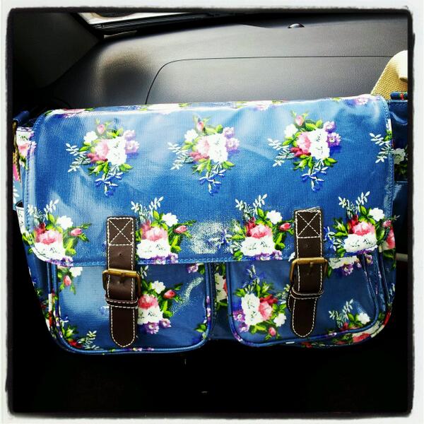 Still absolutely love my <a href="/V_and_A/">V&A</a> bag from <a href="/stricklandholt/">Strickland & Holt</a> in #Yarm :-)