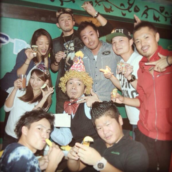 no_mo_ze's tweet photo. かりゆし酒場 飲'mo-zeでは誕生日や記念日、送別会もstaff一丸となって盛り上げます‼
特別な夜を特別な仲間と特別なお酒で♫
みんなで楽しく飲'mo-ze＼(^o^)／ http://t.co/8Ytj98bRBL