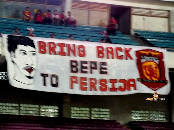 Fanboycrypto0x's tweet photo. Bring Back Bepe To Persija Jakarta persembahan teman2 @UtdIndonesiaJKT #BattleOfRED http://t.co/82yACxlFQu