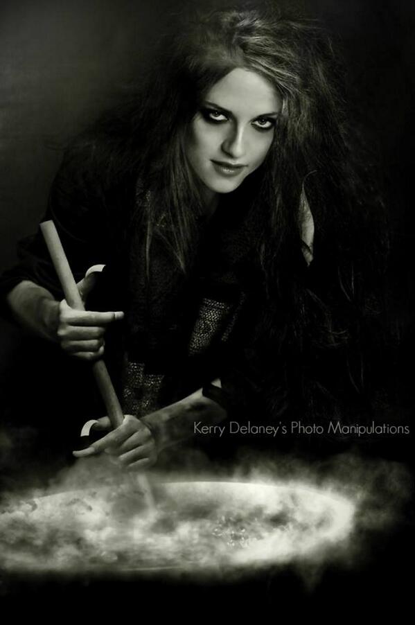 EdwardsJournal1's tweet image. Witches brew a little kristen stew!!