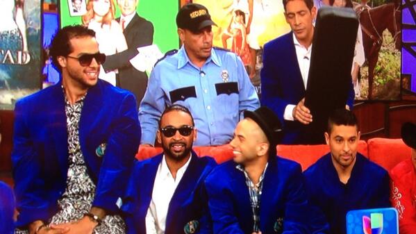 The8ky's tweet photo. ON @despiertaameric RIGHT NOW  WIT THE #SALUDGANG!!!! IT'S A FIESTA UP IN HERE!!!! @MrReekRude @SENSATO @WValderrama http://t.co/85jbMzHJqE