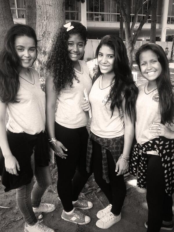 _larijenni's tweet photo. Amo muito vocês http://t.co/jCKoyBj11m
