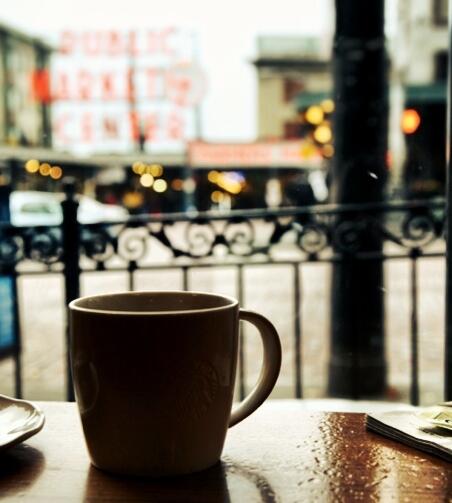 Starbucks's tweet photo. Every morning we wake up the market with the smell of freshly brewed #coffee. Pike Place Roast. Every day. http://t.co/5iGUwKoEgi