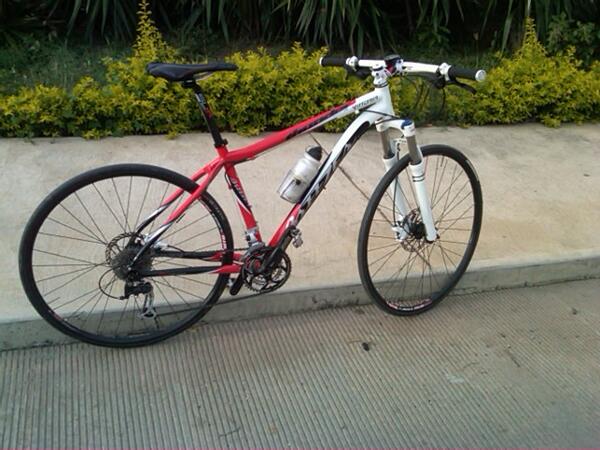 A Ganar "<a href="/carlosbici/">Carlos Perez</a>: Lista la @Breezer_Bikes para este domingo de puro asfalto en el Reto a Vallesito #MTB "