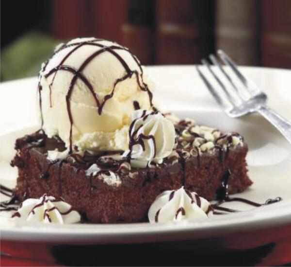 Sinplicity1's tweet photo. Happiness is Truckerboo. We'll keep you warm &amp; toasty with Brownie Sundaes &amp; Apple Cobbler w/ Snickerdoodle @trukeroo http://t.co/0PHrjrOI5F