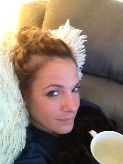 LaurenGitlitz's tweet image. Can&apos;t believe I have another cold! #sorethroat #fuzzysox #grilledcheese #halloweenmovies #flannelpjs #poorme