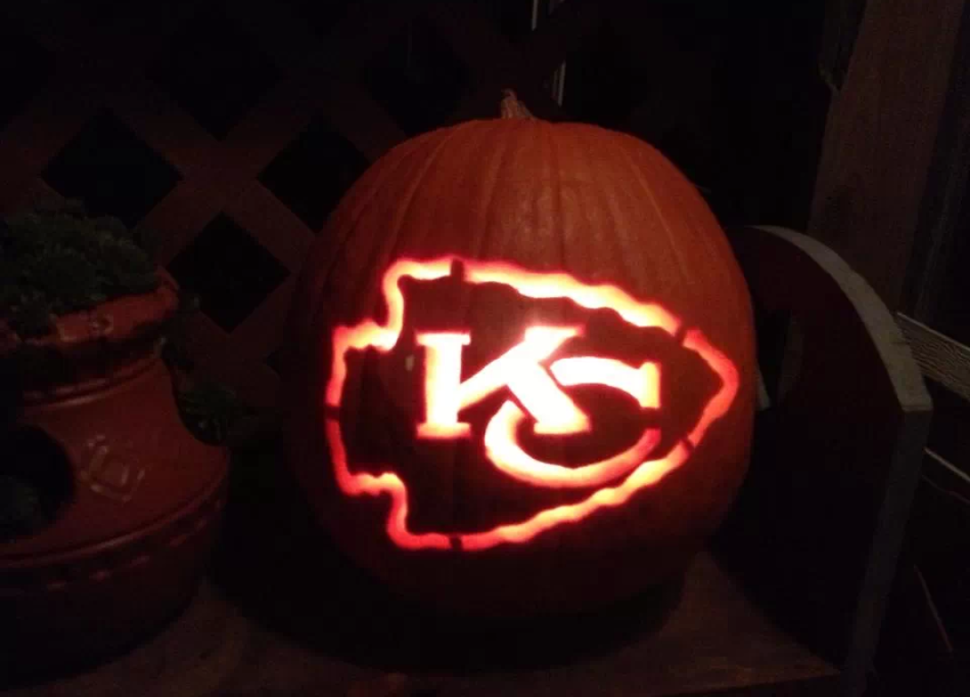 kansas-city-chiefs-x-another-great-pumpkin-carving-rt-bmisneradm-kcchiefs-chiefspumpkins-undefeated-http-t-co-kb6wxgvfps-x