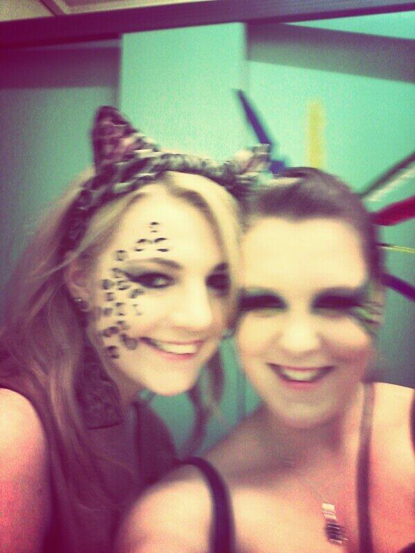The leopard and the parrot. What a night!!! #leopard #parrot #rounders #social #drunktimes #bestbud #roaaarrr