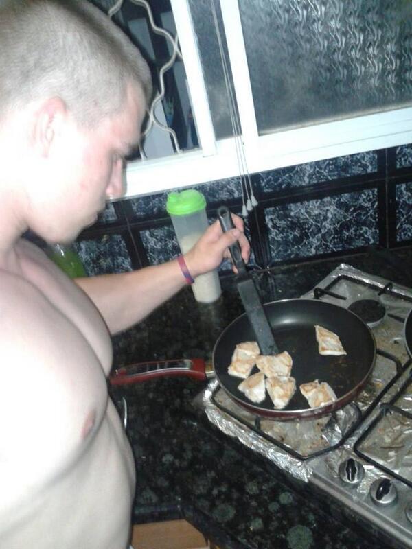 kingdannykay's tweet photo. Home cooking i like to do my own food http://t.co/HfE13j4THE