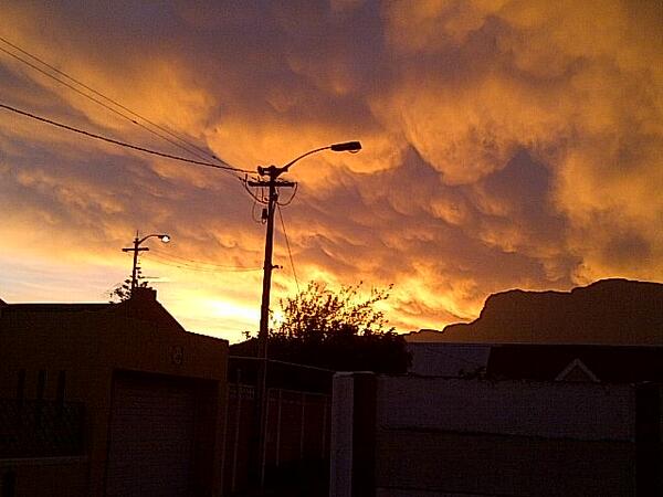 NiQaaBiTi's tweet photo. Sunset by table Mountain, Cape Town, South Africa http://t.co/39I1XIXZf5