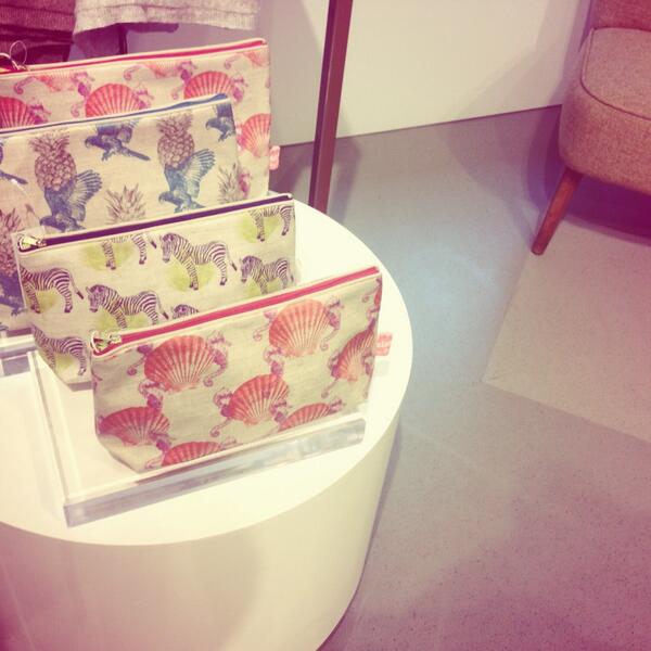 MissPullBlog's tweet image. Looook @KissHerLondon 's new washbags have hit down in @JaegerLondon 's Boutique Gallery!